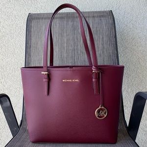 🌻 Michael Kors Carryall Tote